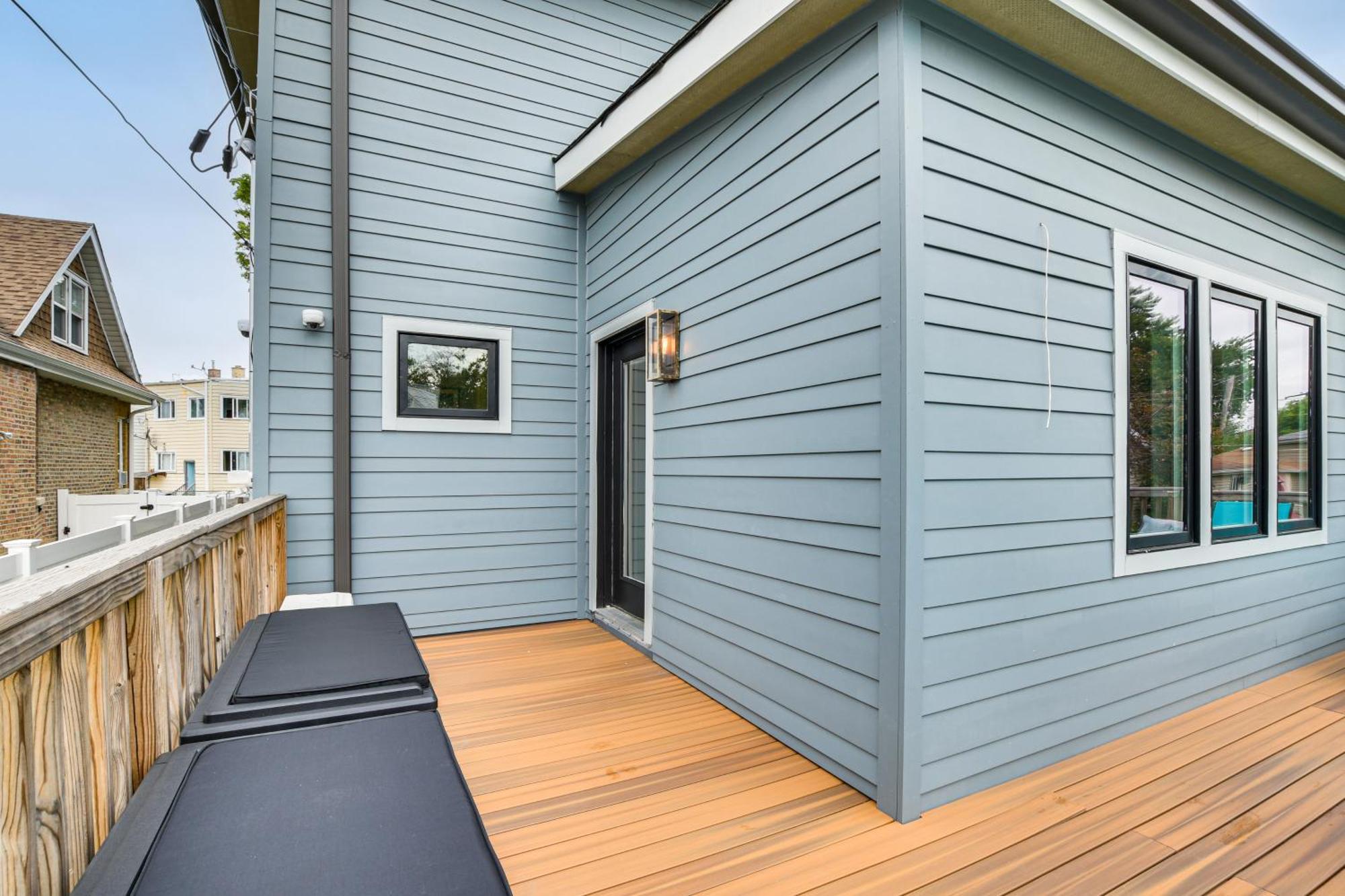 Awesome With Game Room, Deck And Yard! *