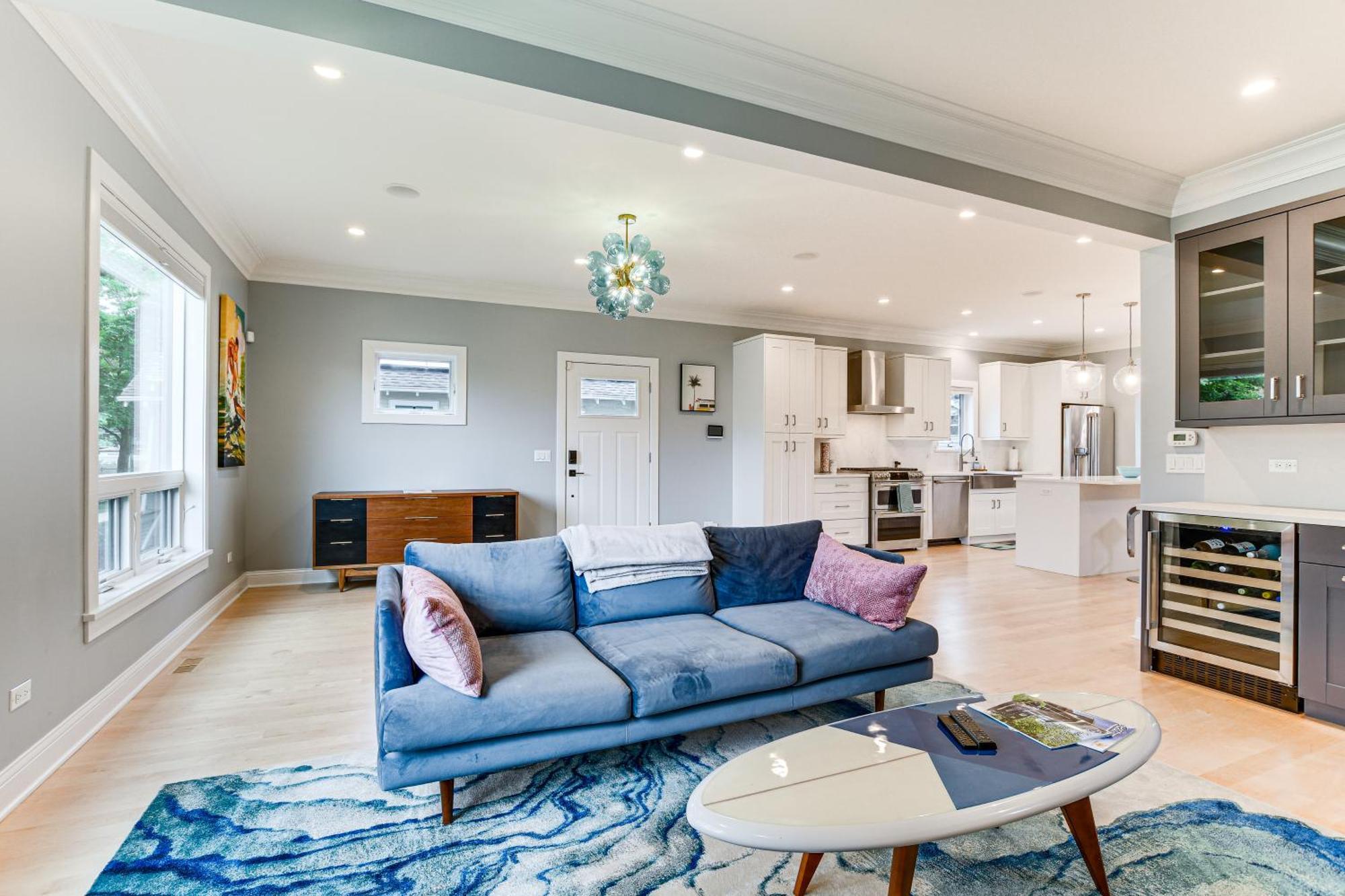 Awesome With Game Room, Deck And Yard! Chicago