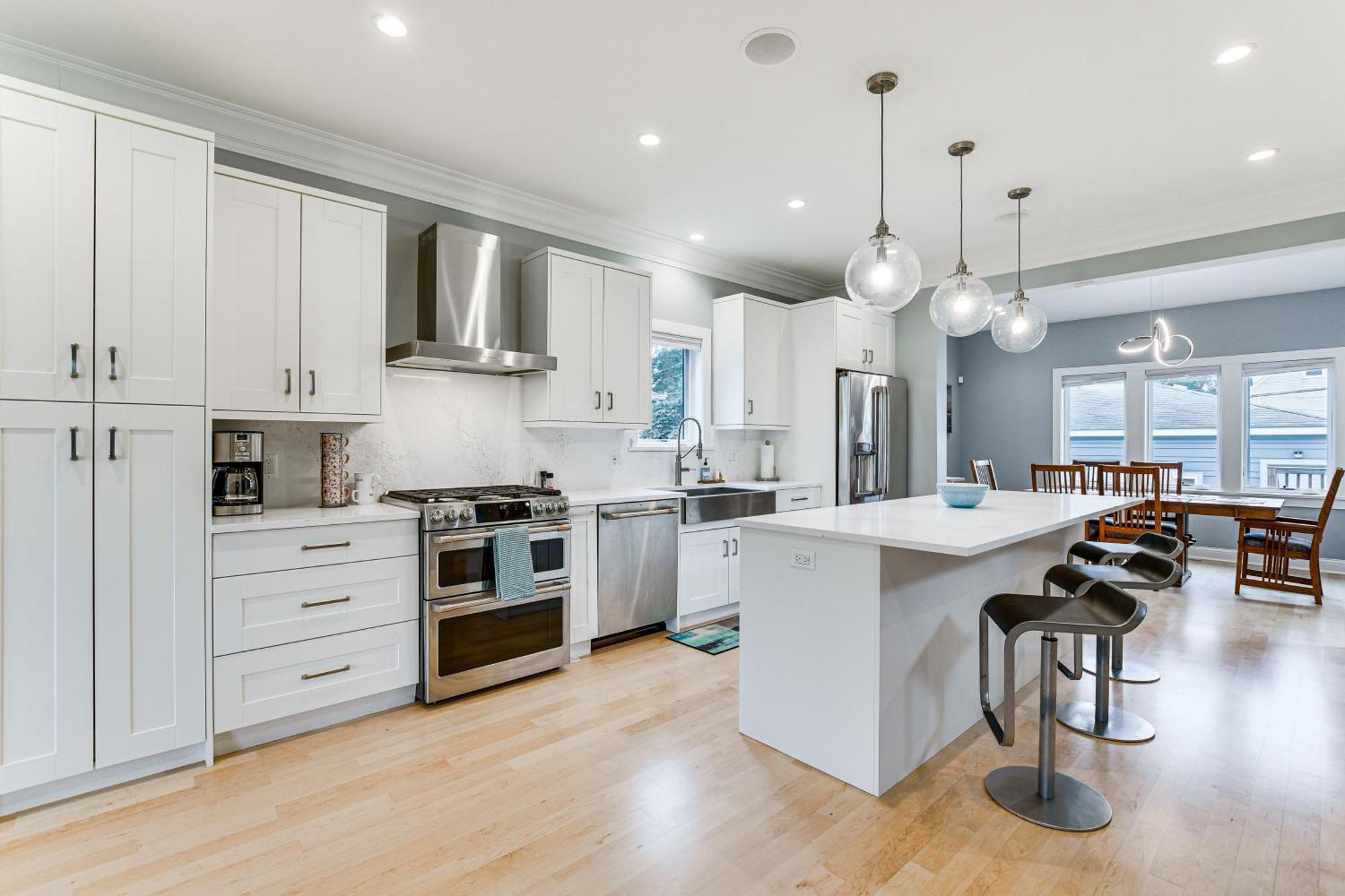Awesome With Game Room, Deck And Yard! * Chicago