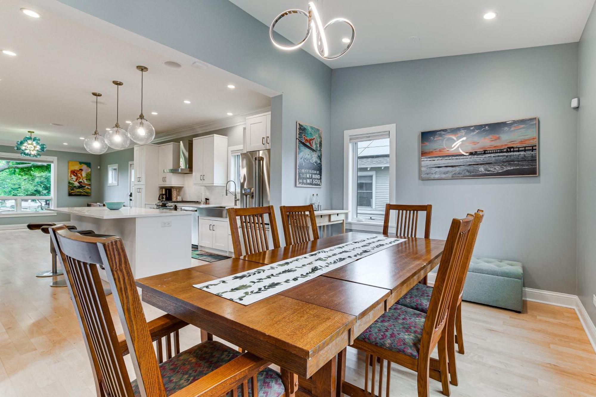 Holiday home Awesome With Game Room, Deck And Yard!