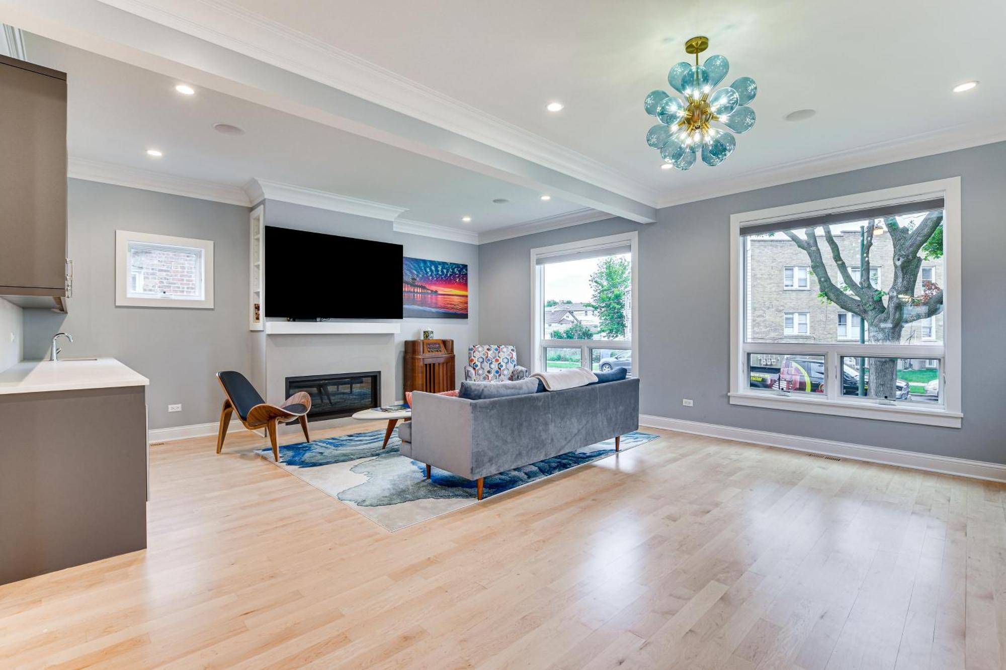 Awesome With Game Room, Deck And Yard! Holiday home *