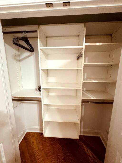 Apartment 5 Bed 4 Bathroom In 10min Drive From Downtown Chicago