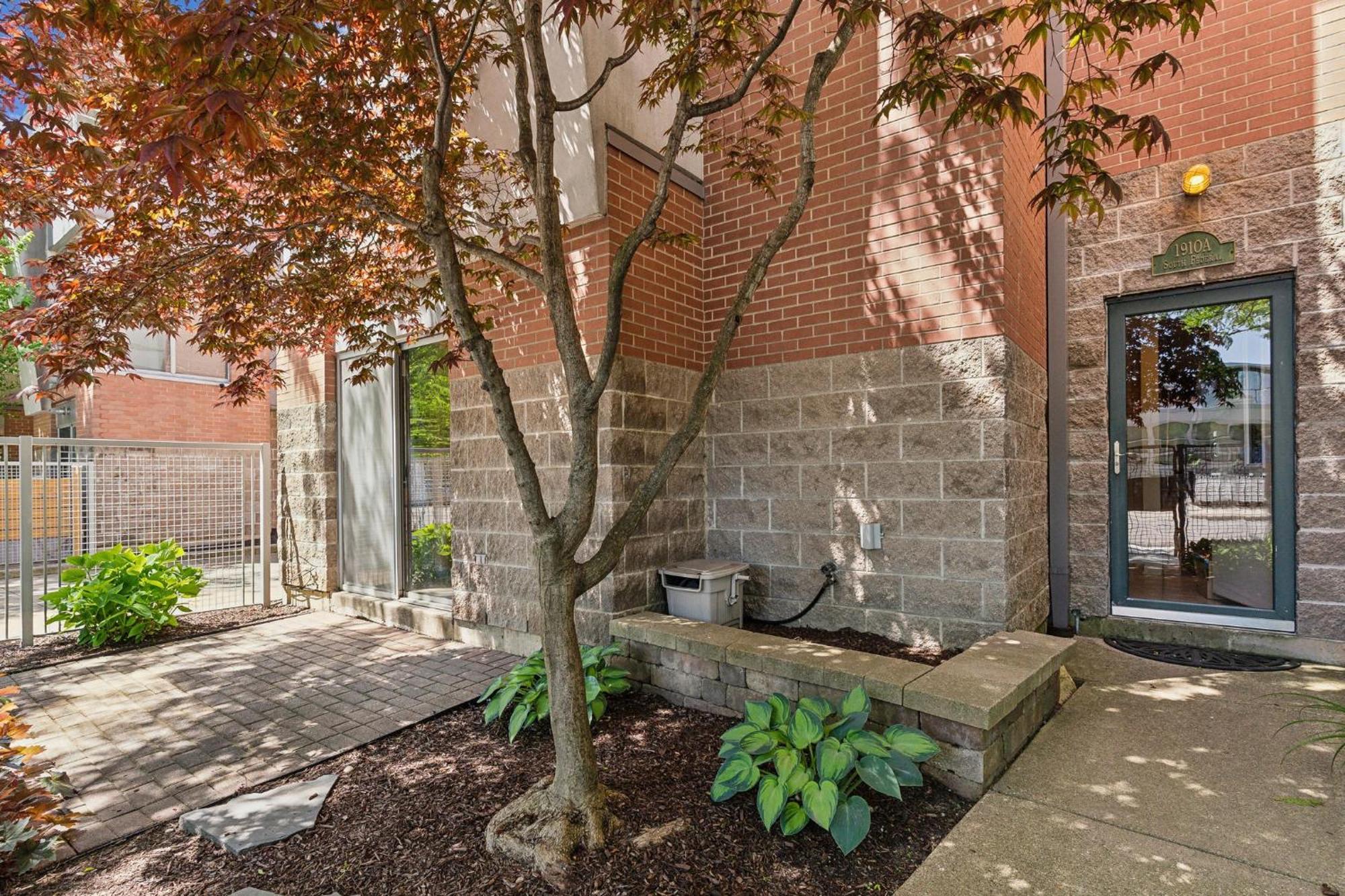 Family-friendly South Loop Escape *
