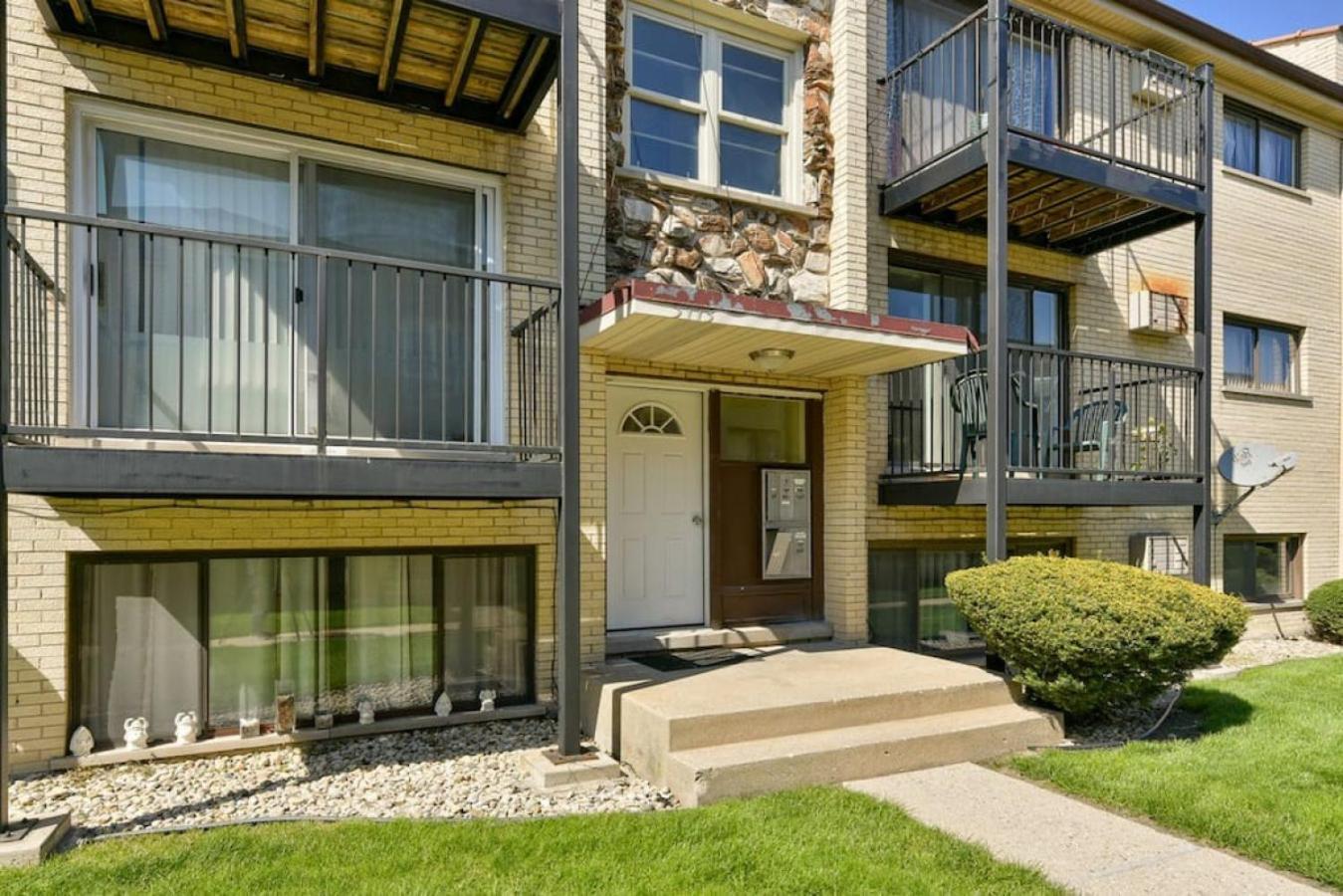 Apartment Luxurious In Rated Neighborhood