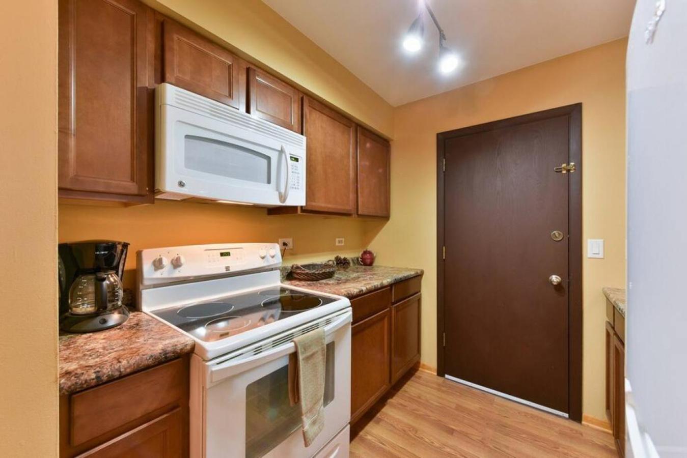 Apartment Luxurious In Rated Neighborhood *