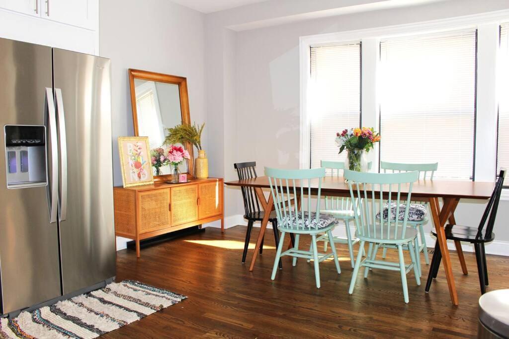 Boutique Garden House 3-story Sleeps 12 Holiday home Chicago
