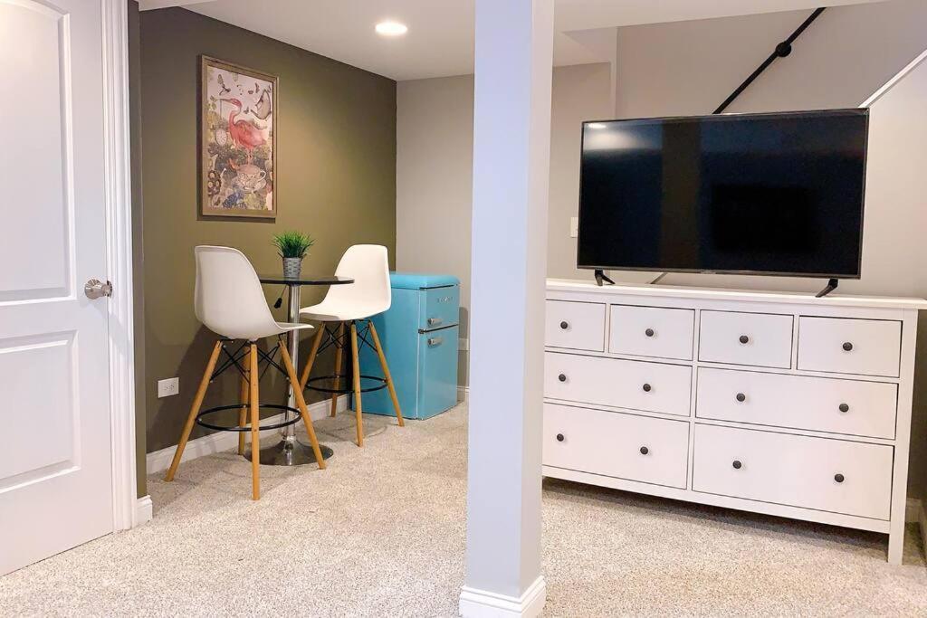 Boutique Garden House 3-story Sleeps 12 Holiday home Chicago