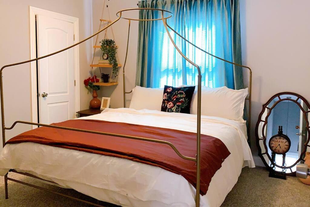 Boutique Garden House 3-story Sleeps 12 Holiday home *