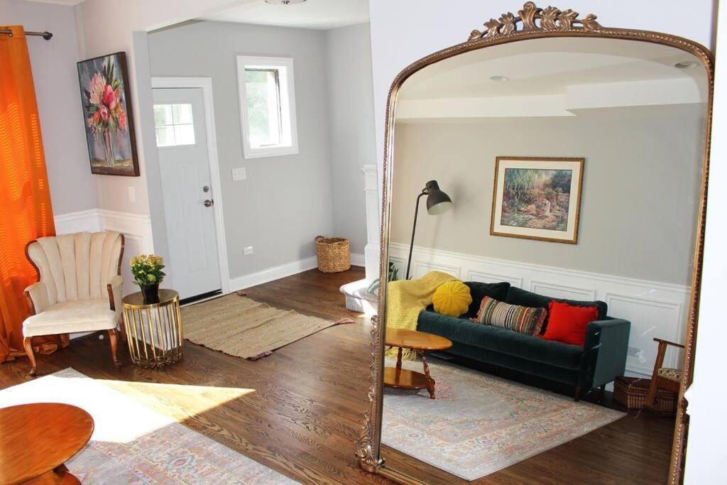 Boutique Garden House 3-story Sleeps 12 * Chicago