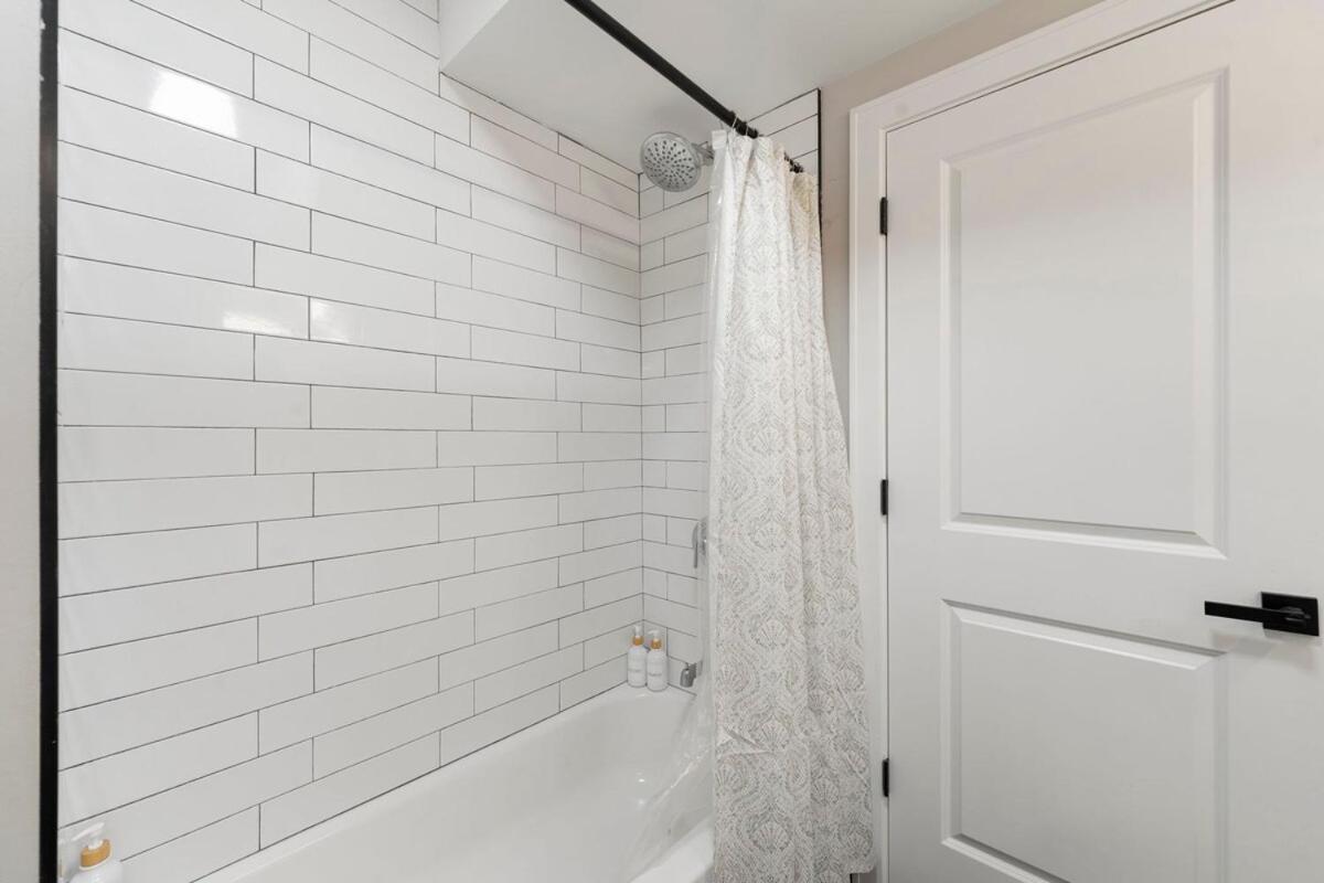 2 Bed & 3 Bath * Chicago