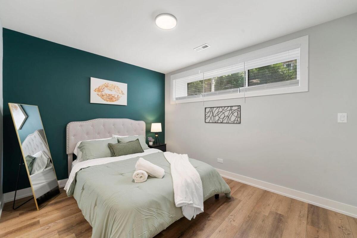 2 Bed & 3 Bath * Chicago