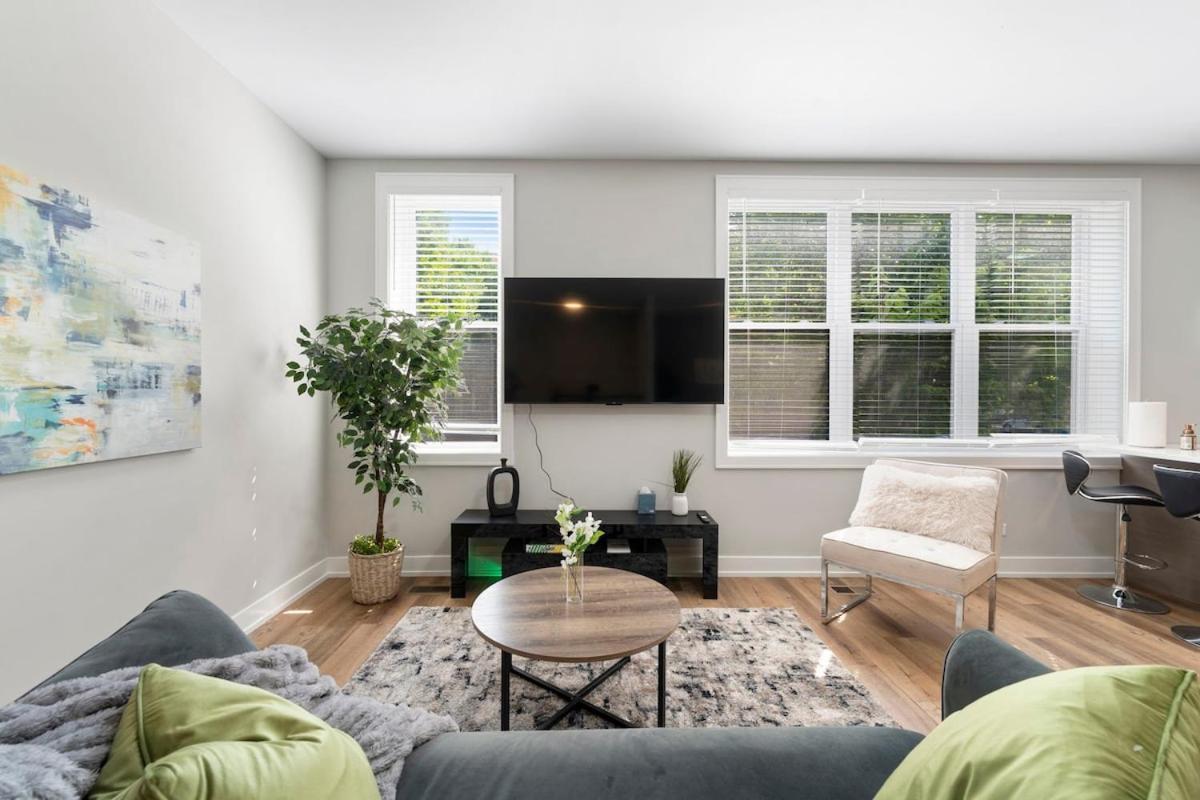 2 Bed & 3 Bath Chicago