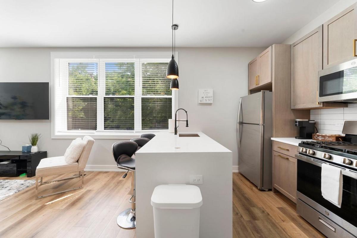 2 Bed & 3 Bath * Chicago