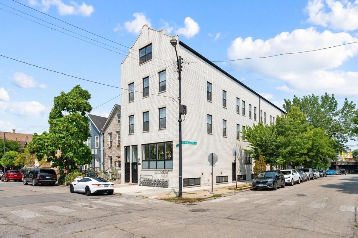2 Bed & 3 Bath Chicago