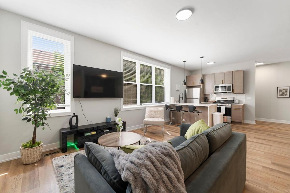 Apartment 2 Bed & 3 Bath *