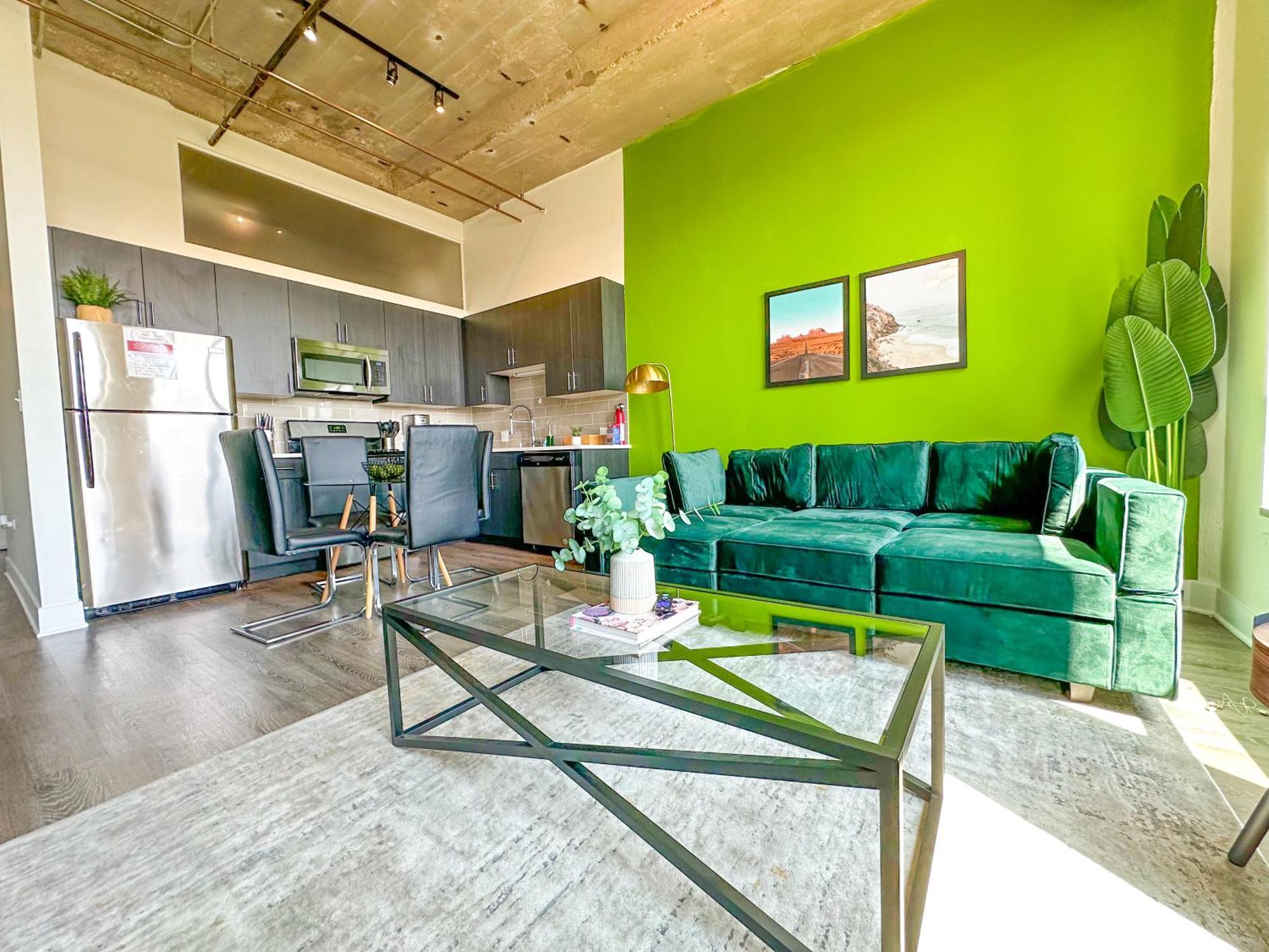 Mccormick 2br-2ba Family Unit For Up To 8 Guests With Optional Parking & Gym Access Apartment Chicago