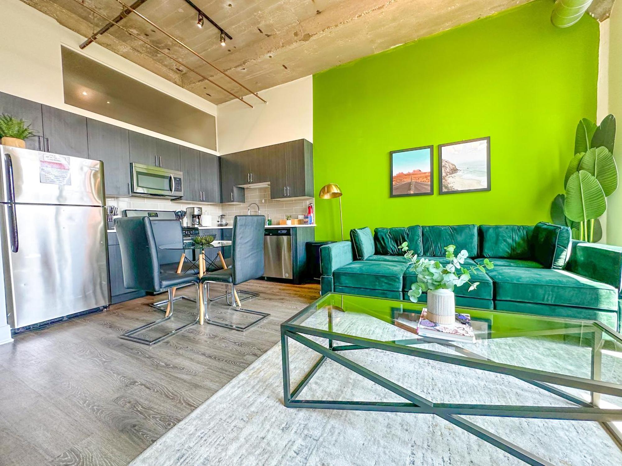 Mccormick 2br-2ba Family Unit For Up To 8 Guests With Optional Parking & Gym Access *