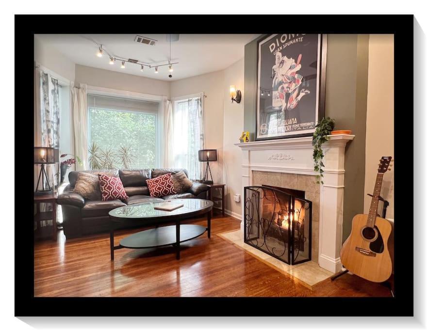 The Banksy 4 Bedroom King Bed - Firepit Rooftop Near United Center Apartment