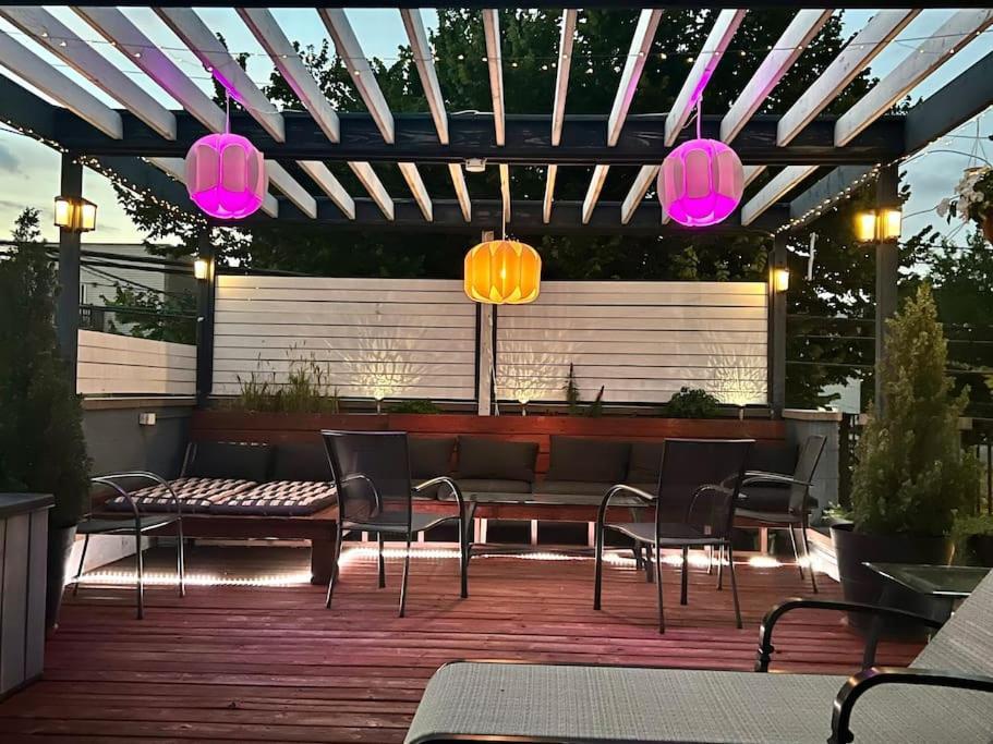 The Banksy 4 Bedroom King Bed - Firepit Rooftop Near United Center