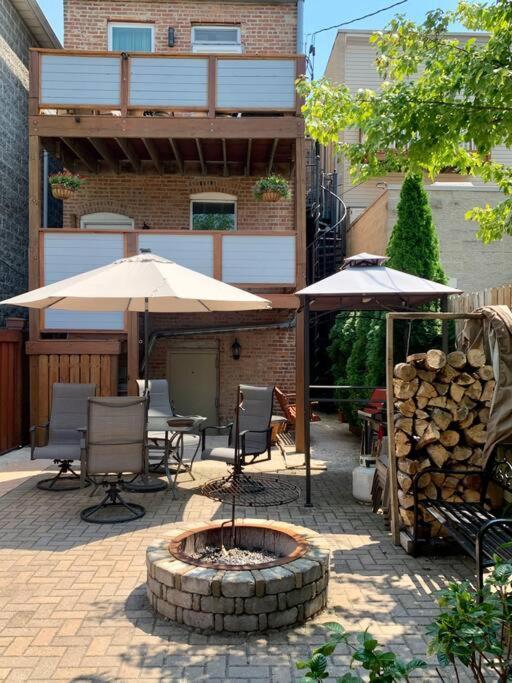 The Banksy 4 Bedroom King Bed - Firepit Rooftop Near United Center *