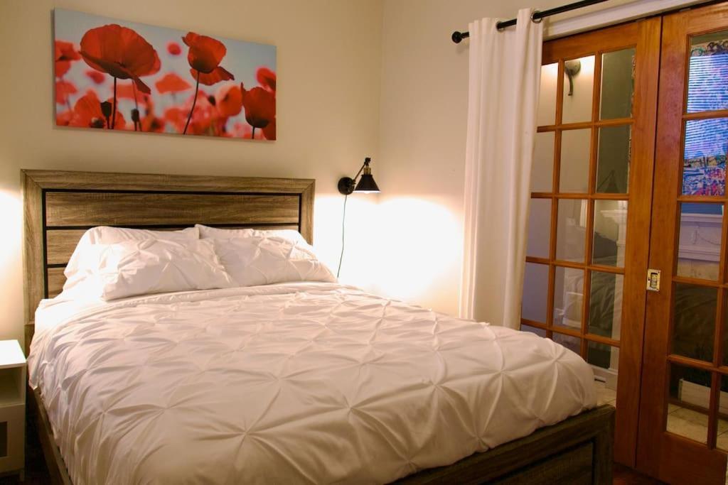 The Banksy 4 Bedroom King Bed - Firepit Rooftop Near United Center * Chicago