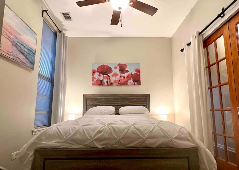 The Banksy 4 Bedroom King Bed - Firepit Rooftop Near United Center