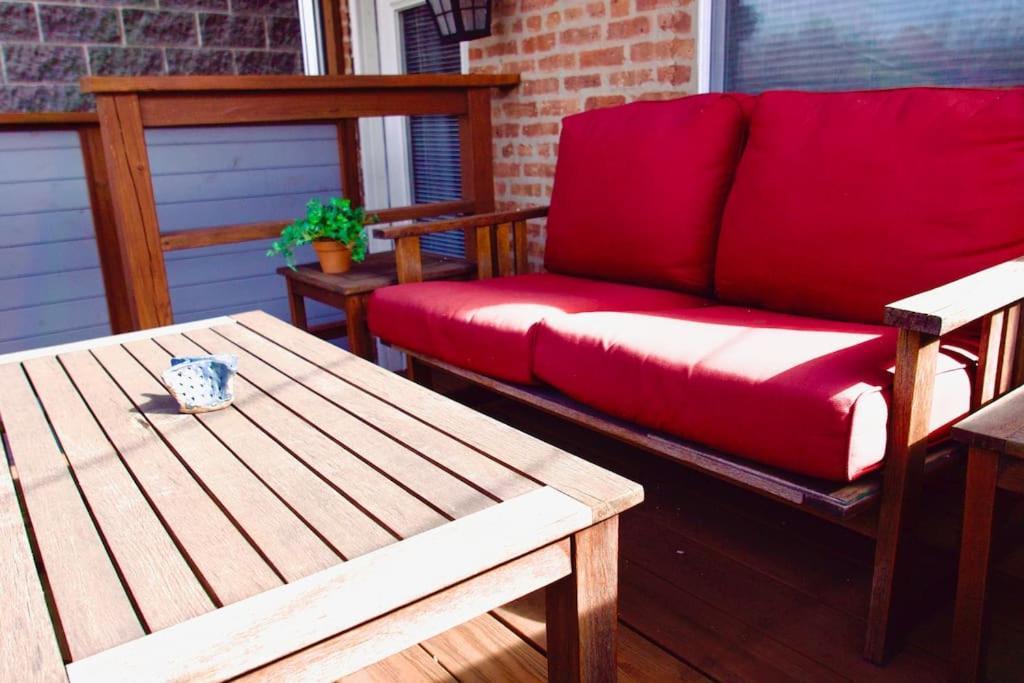 The Banksy 4 Bedroom King Bed - Firepit Rooftop Near United Center Apartment