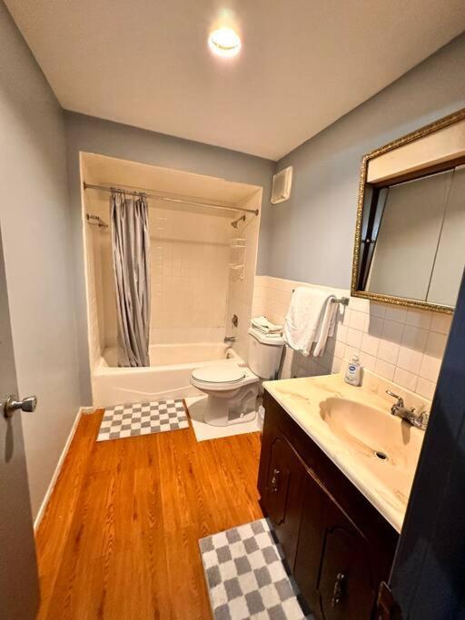 Apartment North Side Escape Modern Near Shops&dining *