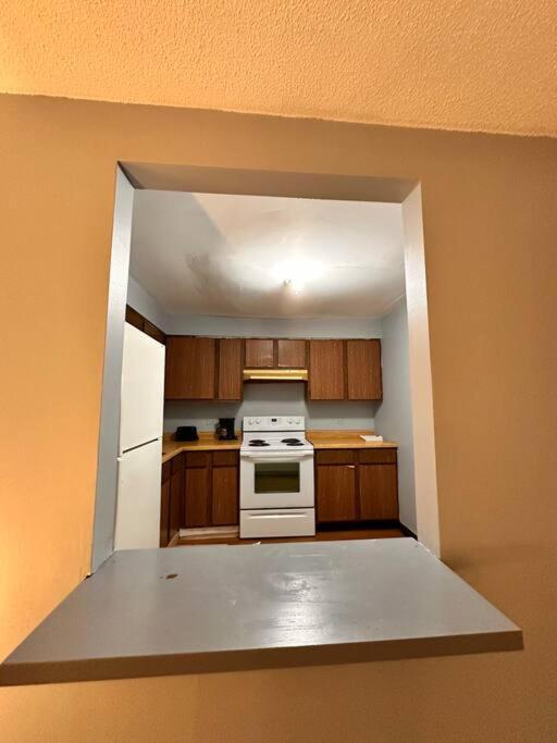 North Side Escape Modern Near Shops&dining Apartment *