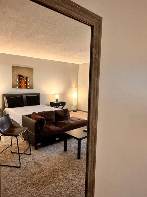Apartment North Side Escape Modern Near Shops&dining