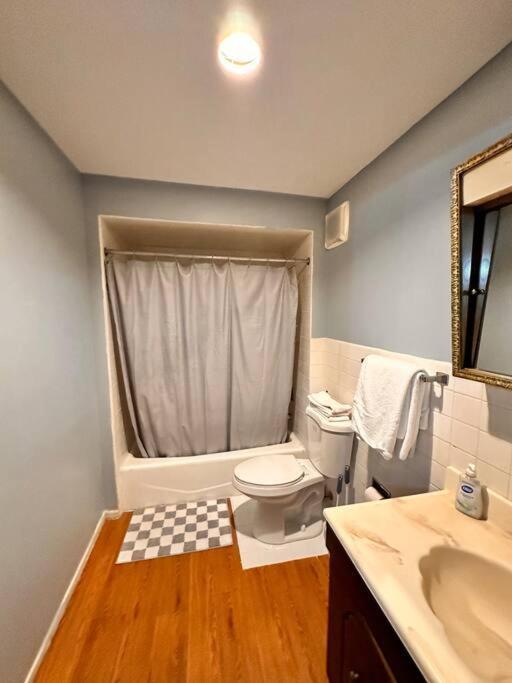 North Side Escape Modern Near Shops&dining Apartment *