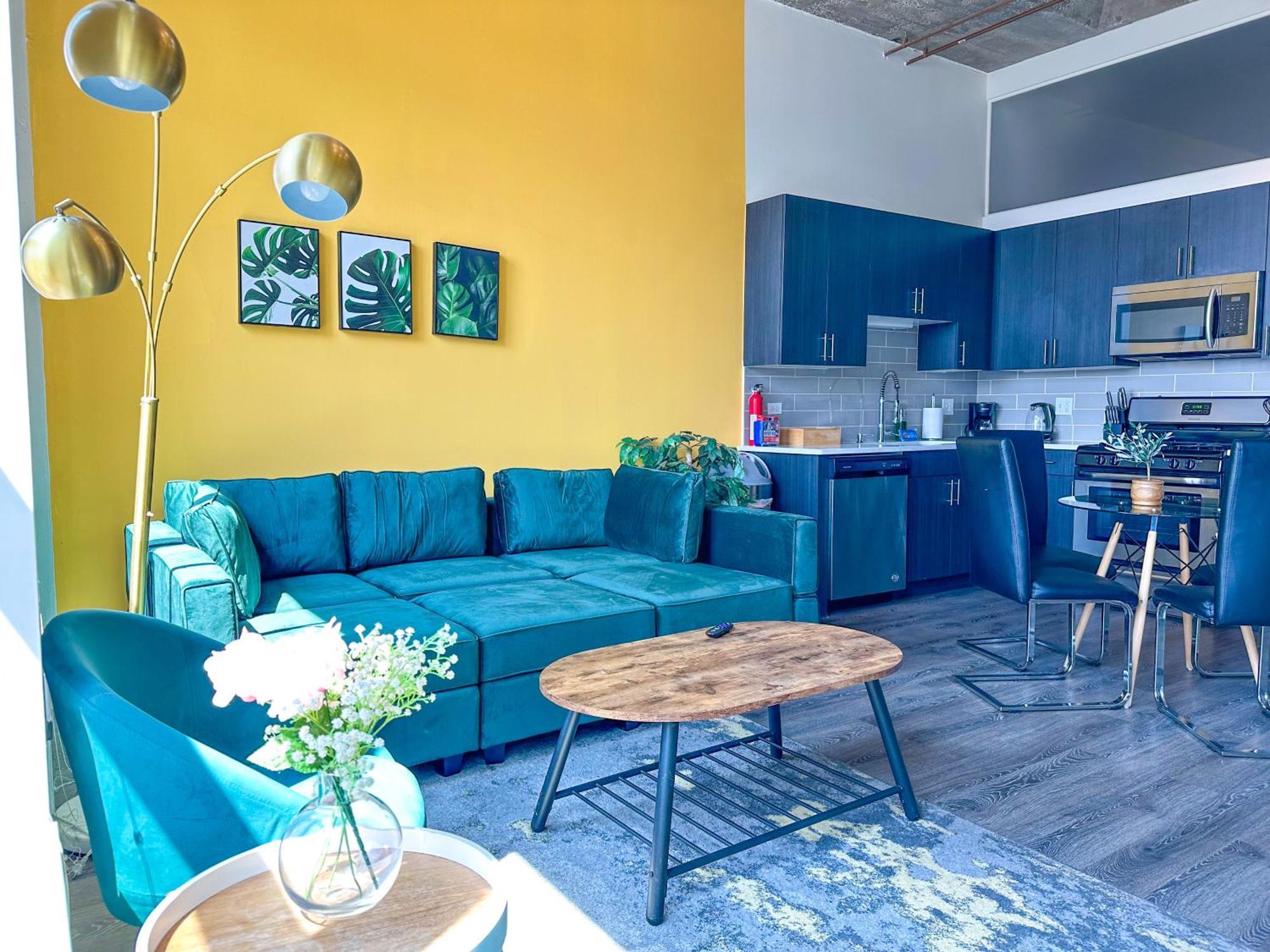 Apartment Mccormick Place 2b-2b Family Unit With Optional Parking Sleeps Up To 8
