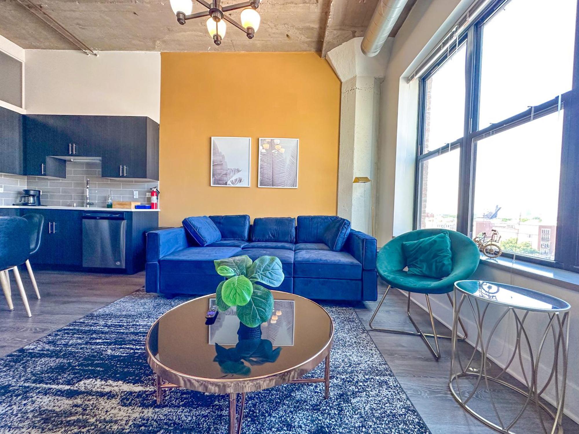 Apartment Mccormick Place 2b-2b Family Unit With Optional Parking Sleeps Up To 8 *