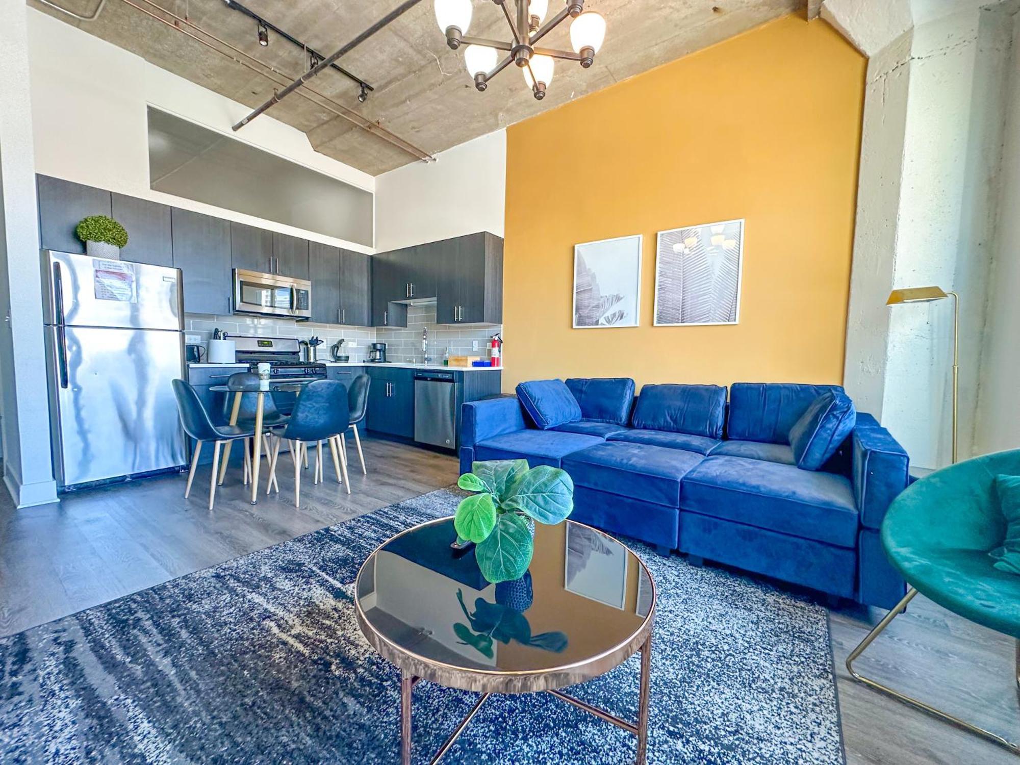 Apartment Mccormick Place 2b-2b Family Unit With Optional Parking Sleeps Up To 8 Chicago