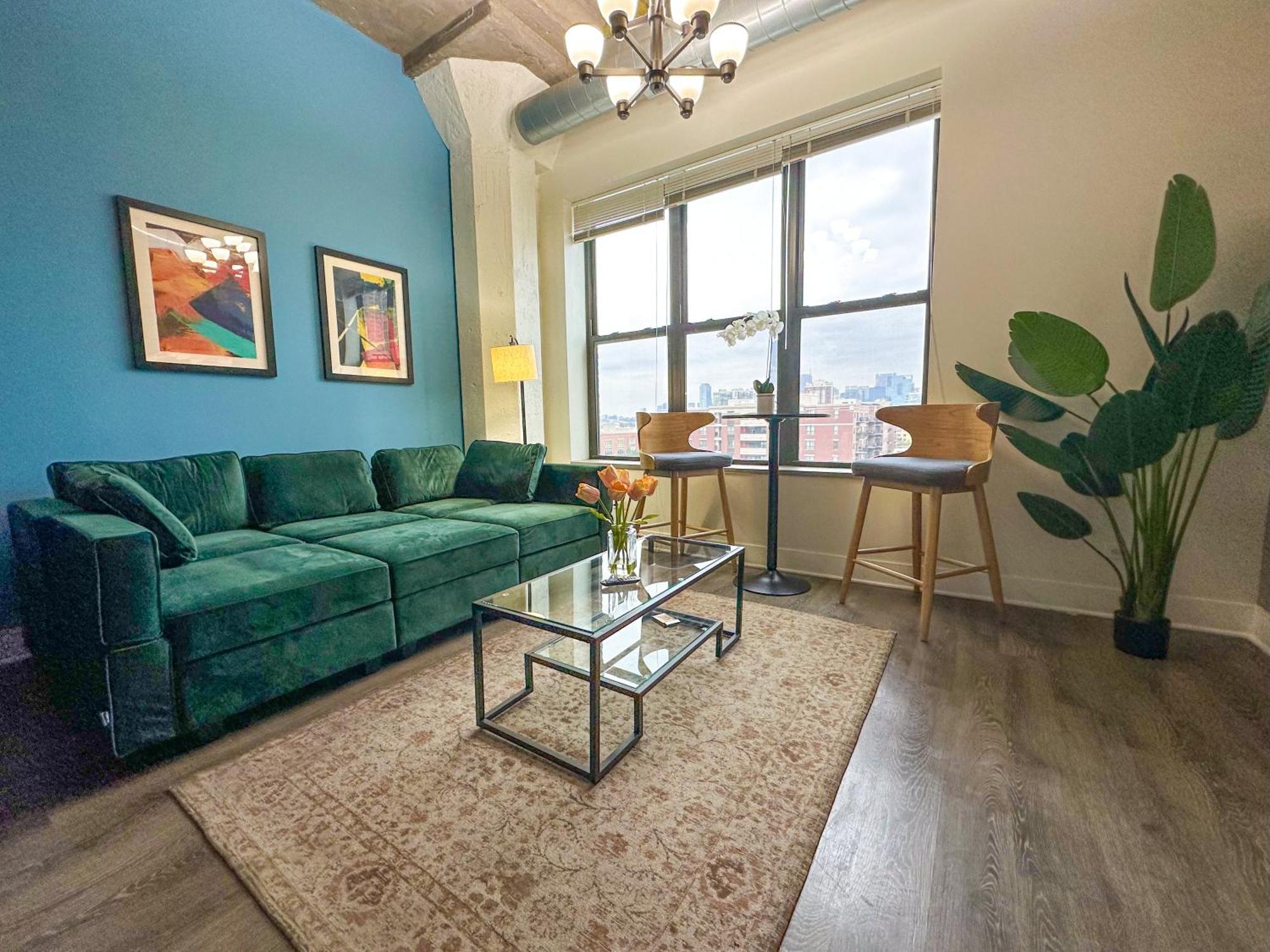 Mccormick 2br-2ba Family Unit For Up To 8 Guests With Skyline View, Optional Parking & Gym Access Apartment *