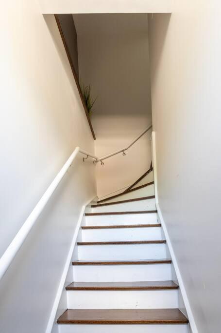 Duplex 3 Bed 2 Bat Steps From Lincoln Square Apartment