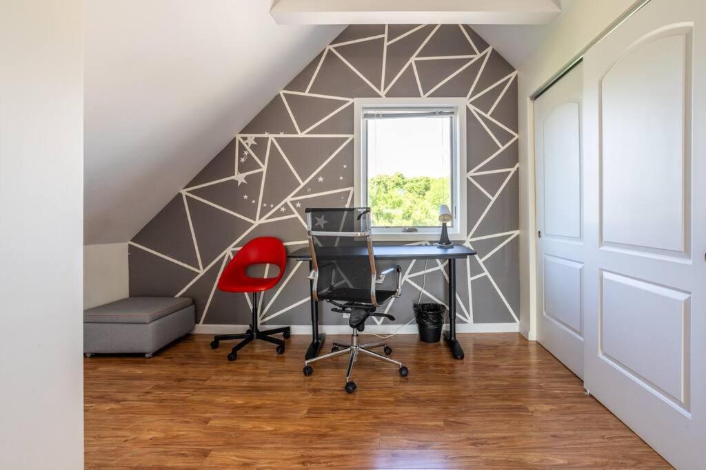 Duplex 3 Bed 2 Bat Steps From Lincoln Square