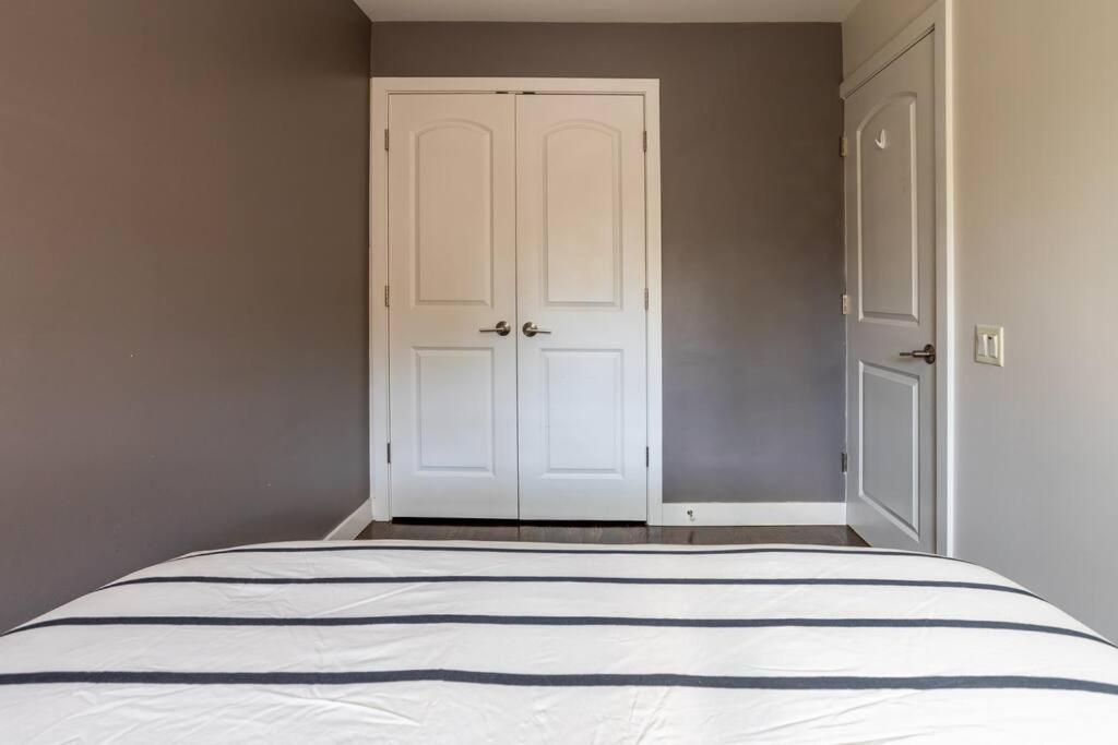 Duplex 3 Bed 2 Bat Steps From Lincoln Square *