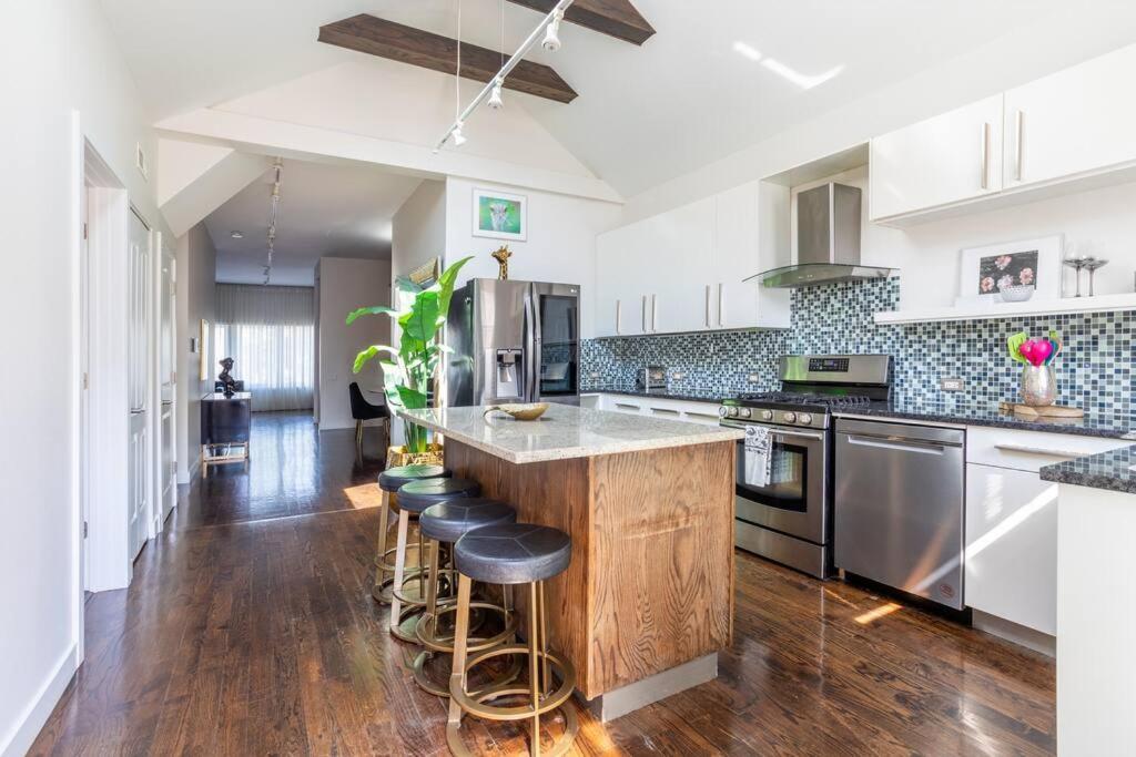 Duplex 3 Bed 2 Bat Steps From Lincoln Square *