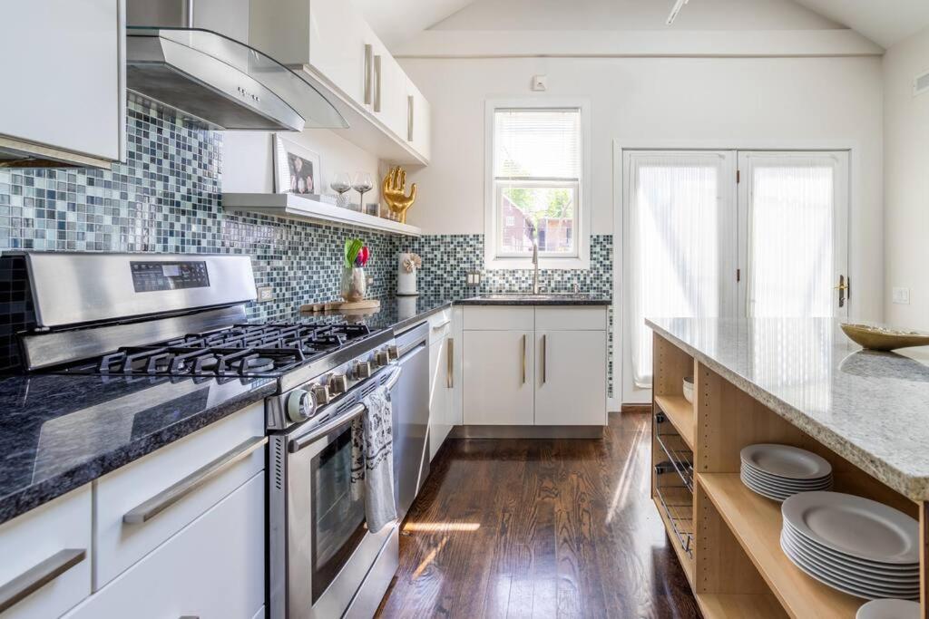 Duplex 3 Bed 2 Bat Steps From Lincoln Square Apartment
