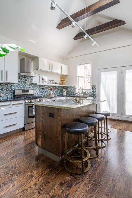 Duplex 3 Bed 2 Bat Steps From Lincoln Square * Chicago