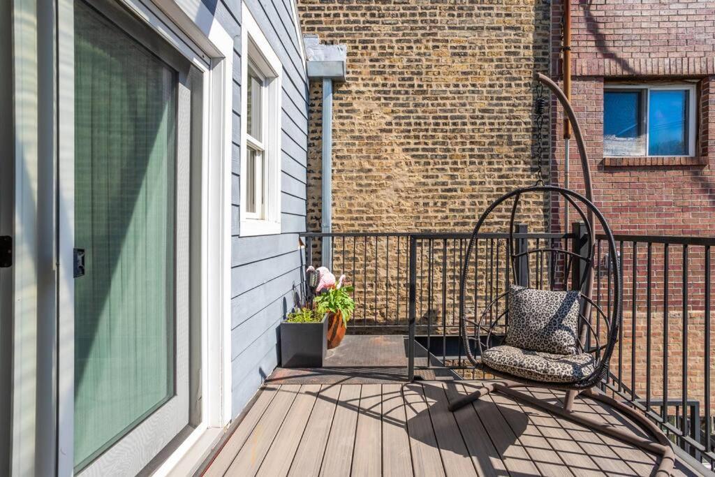 Duplex 3 Bed 2 Bat Steps From Lincoln Square Chicago