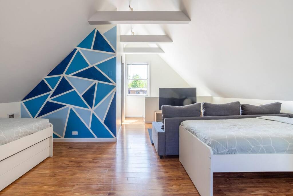 Duplex 3 Bed 2 Bat Steps From Lincoln Square *