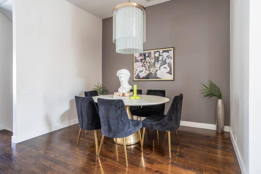 Duplex 3 Bed 2 Bat Steps From Lincoln Square * Chicago