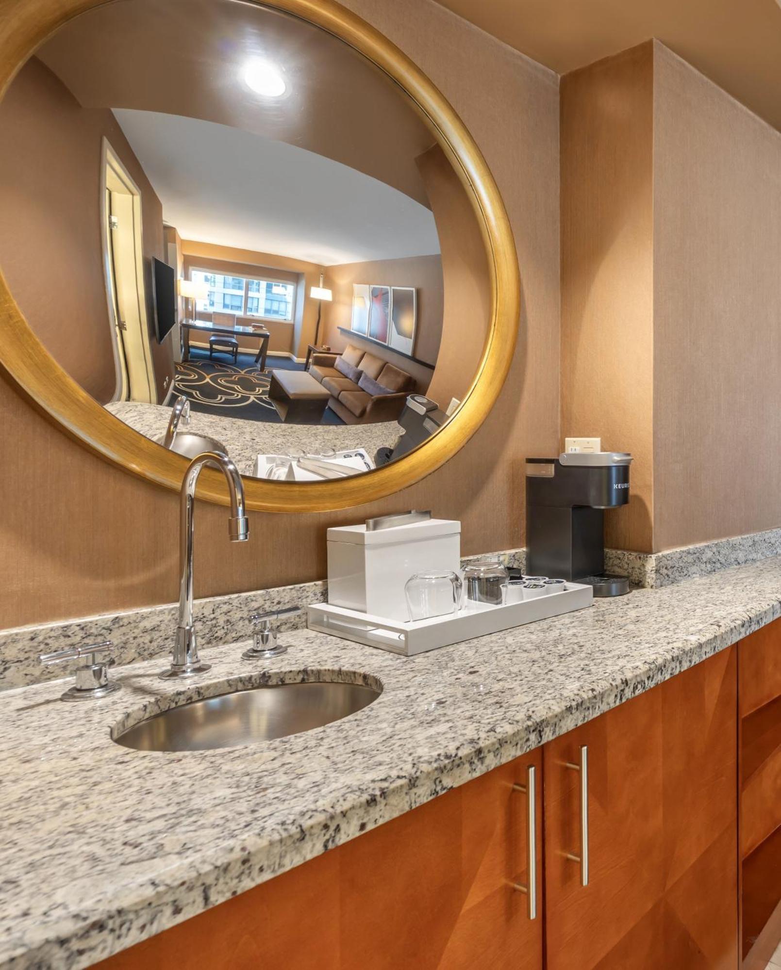 Omni 4* Chicago