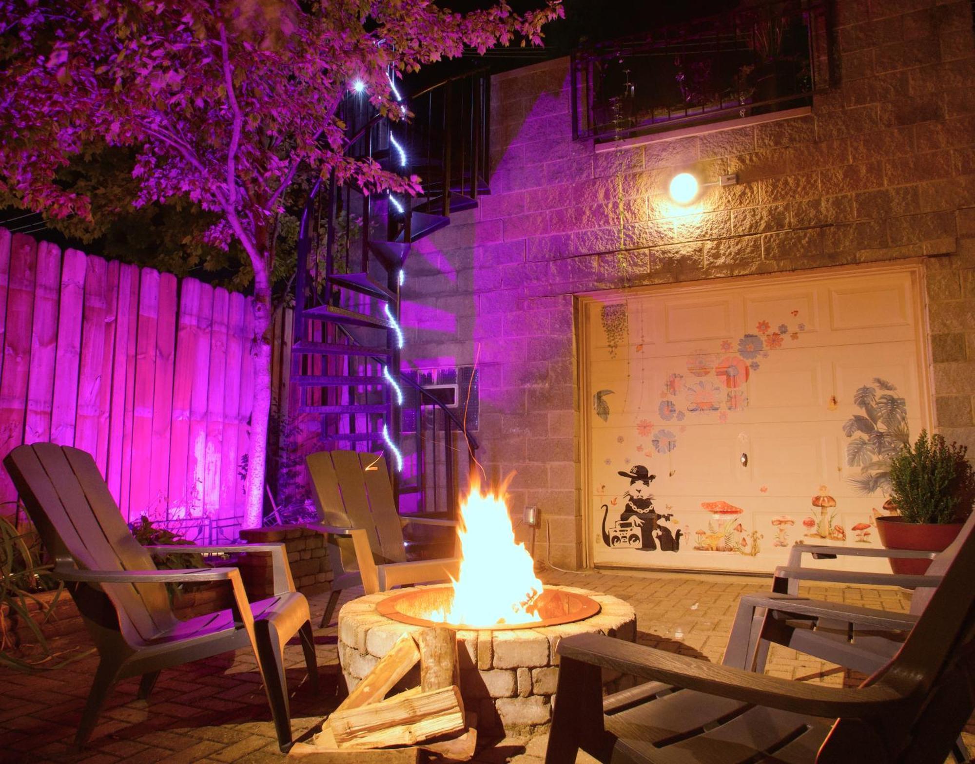 The Banksy 4 Bedroom King Bed - Firepit Rooftop Near United Center Chicago