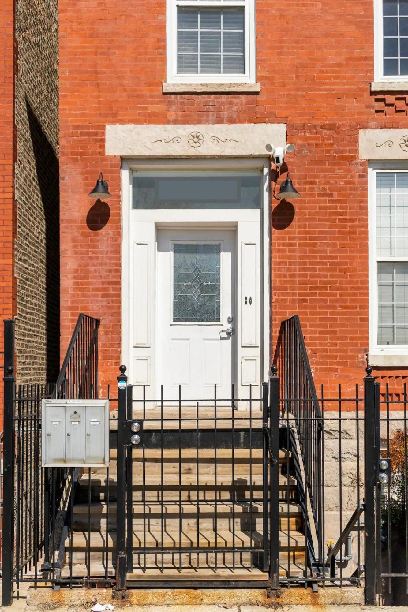 Cosy Near Medical District With Private Balcony