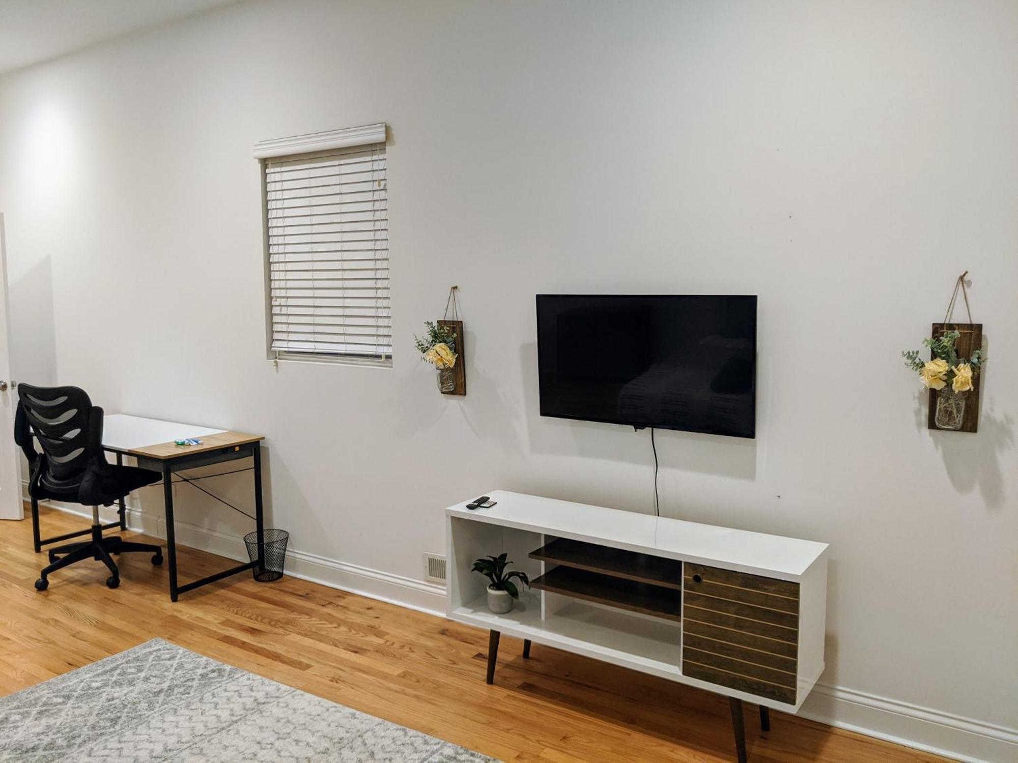 Cosy Near Medical District With Private Balcony Homestay