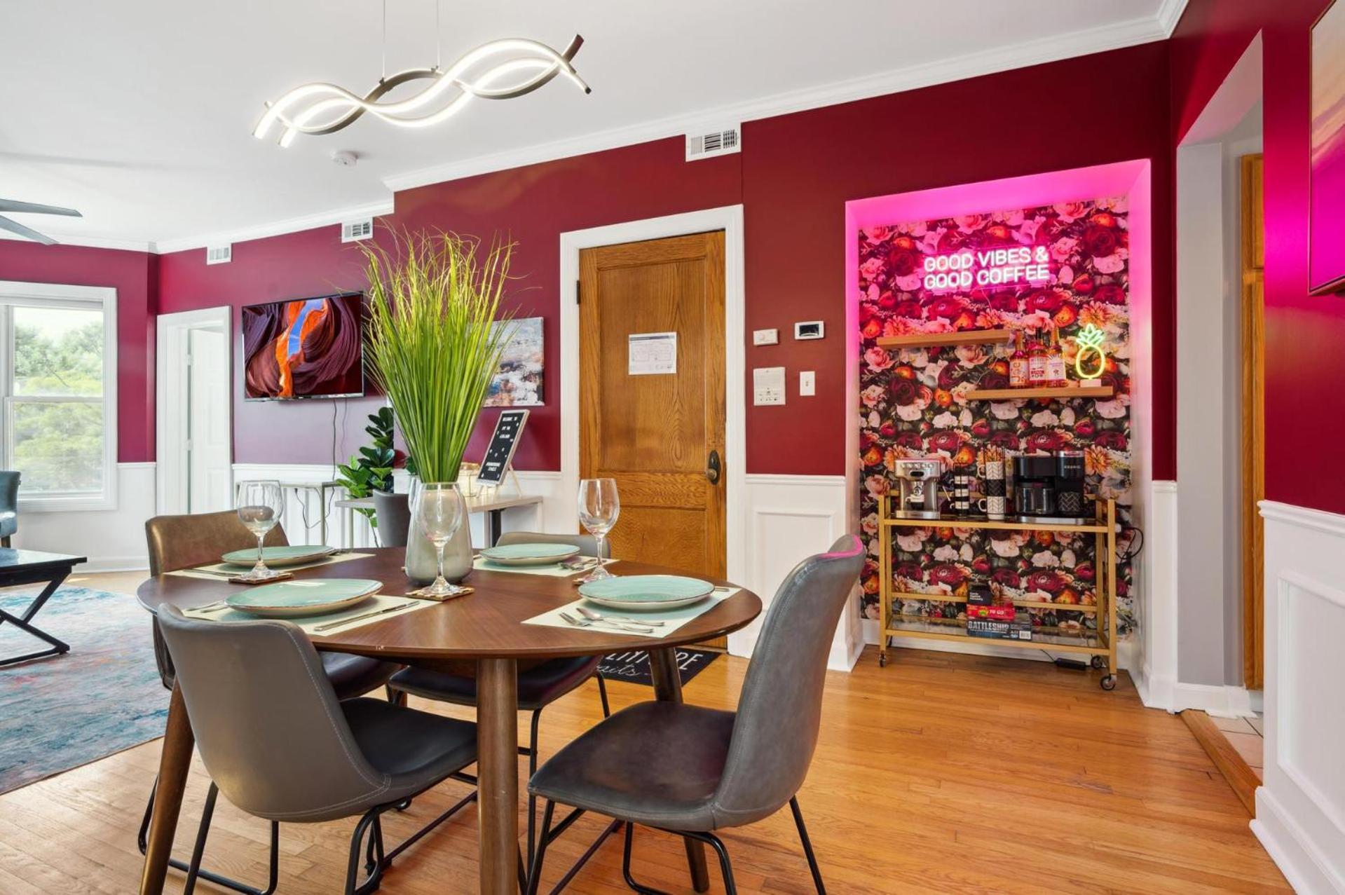 Apartment Wrigley 2br, 1ba With Free Parking