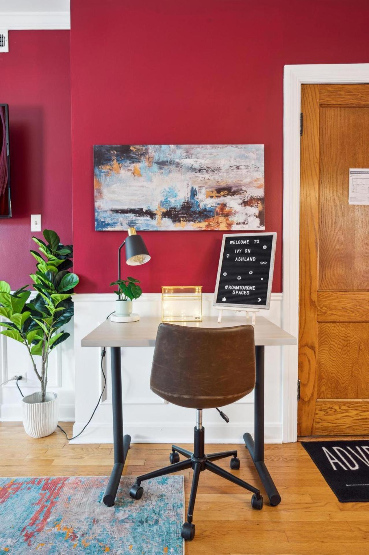 Wrigley 2br, 1ba With Free Parking